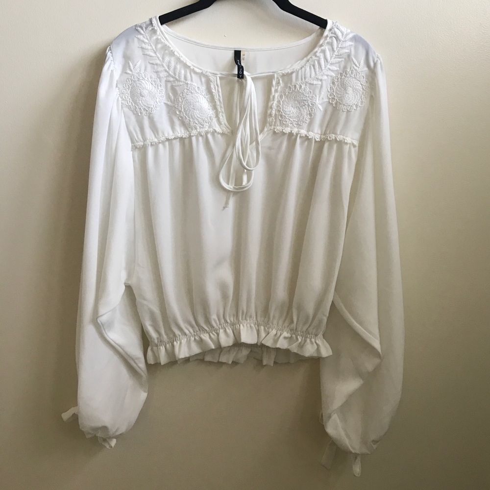 ❌SOLD❌ San Joy Flowy White Peasant Blouse